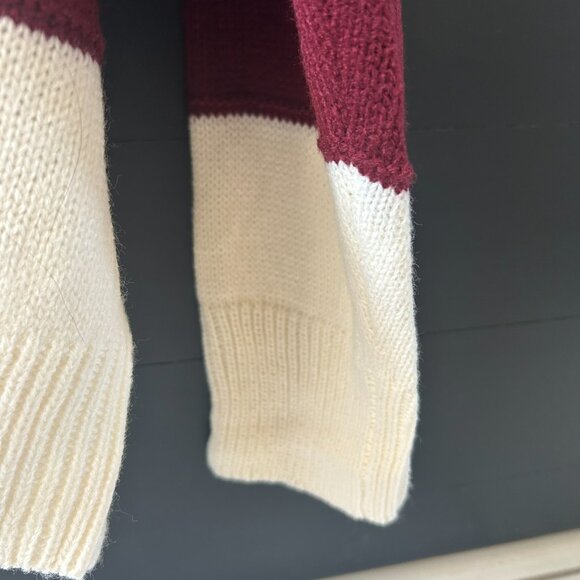 Woman's Stripped V- Neck Knit Sweater Size 2XL - Picture 4 of 6